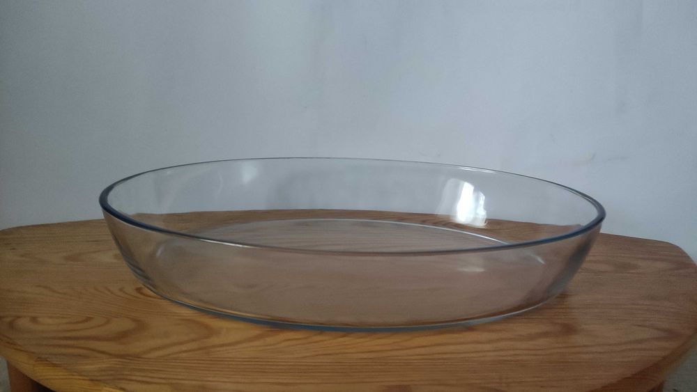 Голяма овална тава от огнеупорно стъкло