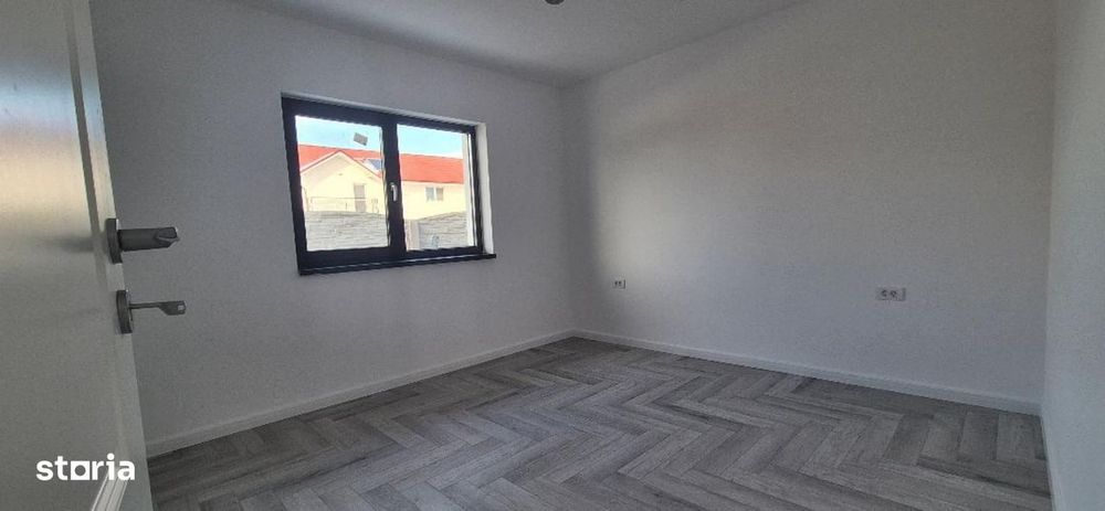 Case Noi Clinceni: 4 Camere, Încălzire Pardoseală, Tâmplărie Tripan,