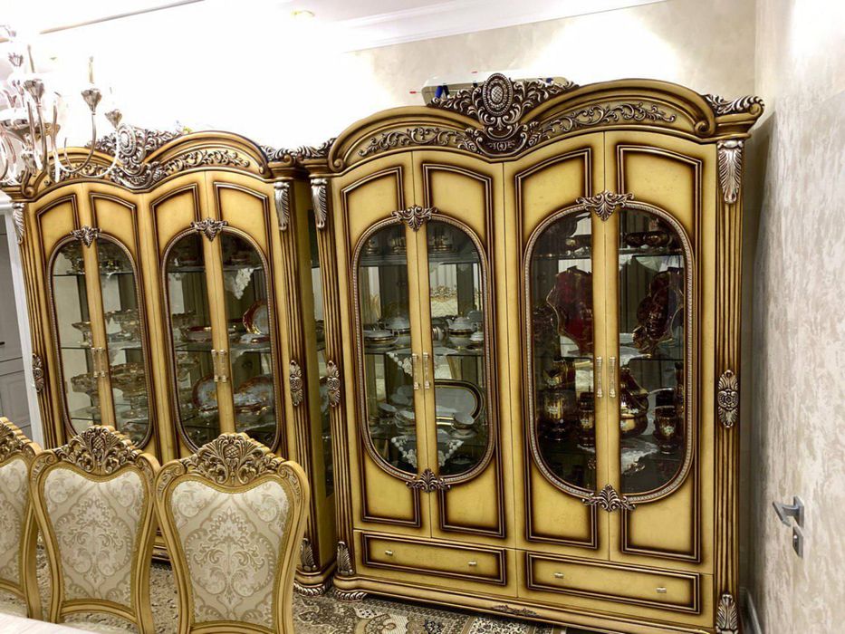 Spalni, zal, stol stullar, tumbochkalar, servantlar,va boshqa mebellar