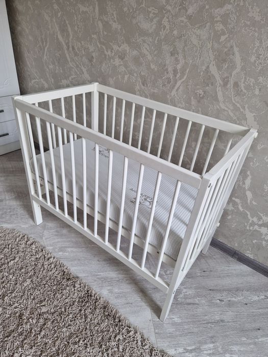 Продам кроватку детскую белую
