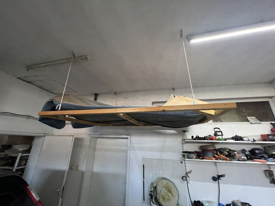 Лодка с Твърдо Дъно на марката Zephyr