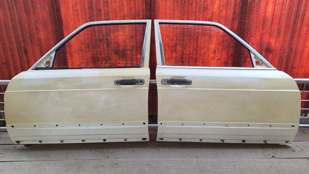 Продам капот на Мерседес W126.
