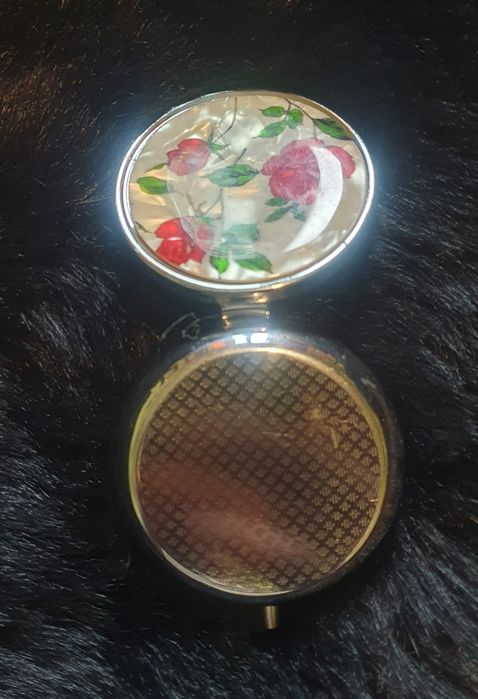 Cutie dubla cu oglinda si 3 compartimente