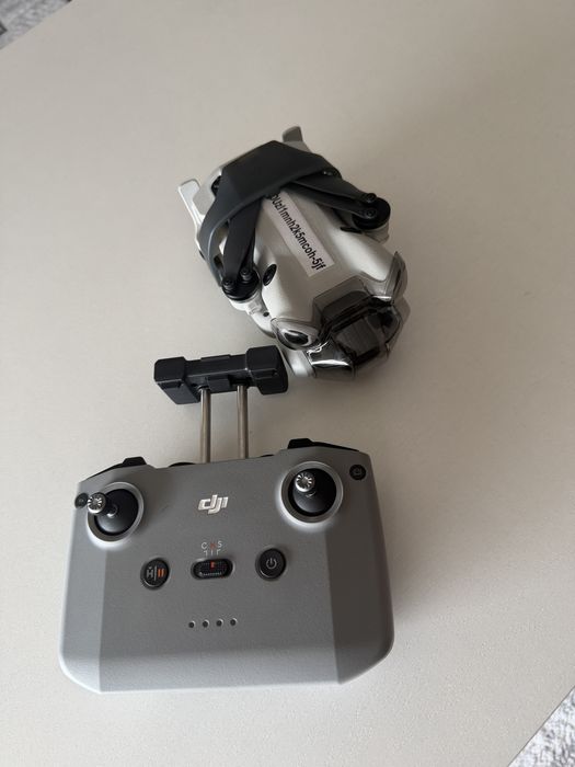 Dronă dji mini 4 pro