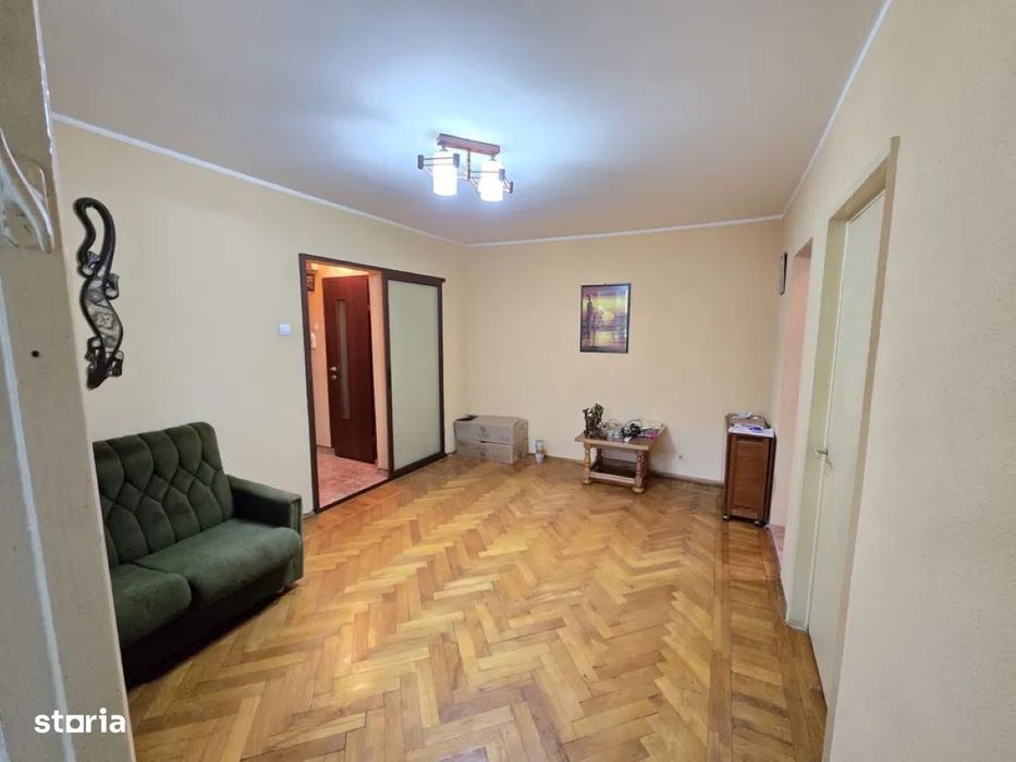Apartament 3 camere Micro 16 | Etaj 2 | Centrală proprie | Izolat | AC