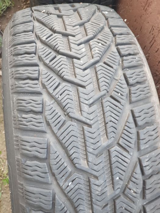 Jante w212 pe17 cu cauciucu sau schimb cu diverse 225 50 17 iarna