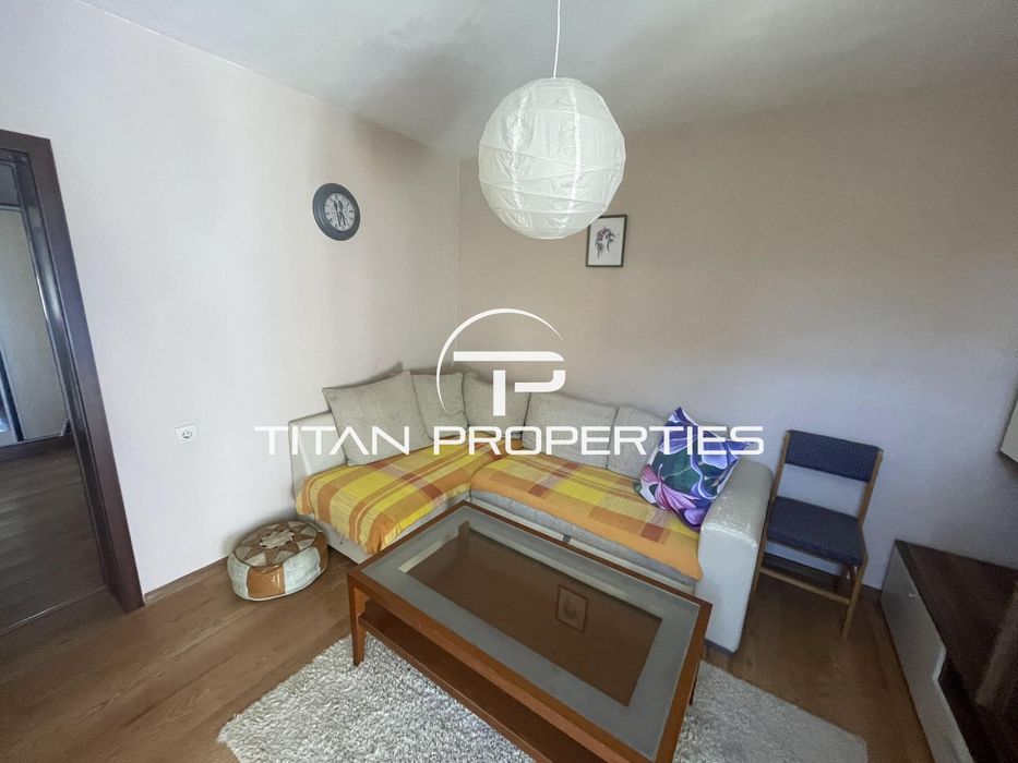 Дава се под наем Етаж от къща в Варна, Автогара - 68 кв.м за 307 € - Снимка #1