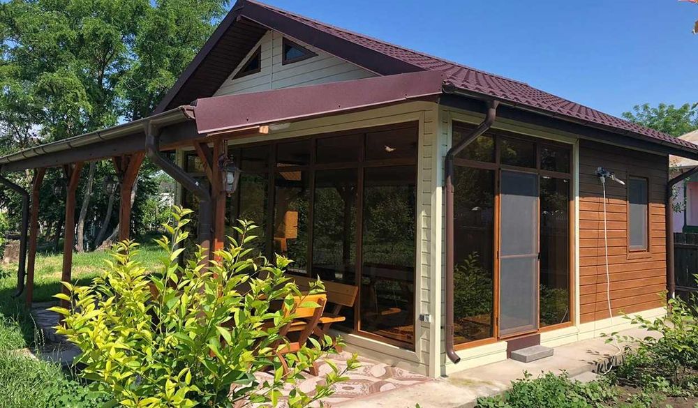 Casa Modulara, Garaje Auto si Containere stil birou din structura metalica si panou sandwich termoizolant