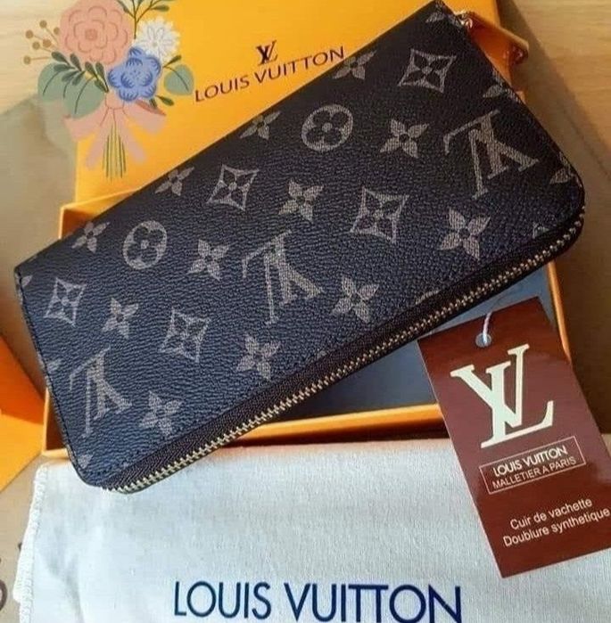 Set 3 articole LV,geanta +portofel +eșarfă cu 2 fețe, saculet, etichet