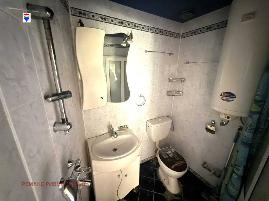 Тристаен апартамент с паркомясто и Ателие за продажба кв. Хъшове