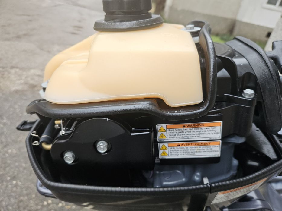 Yamaha F2.5a  с вграден резервоар
