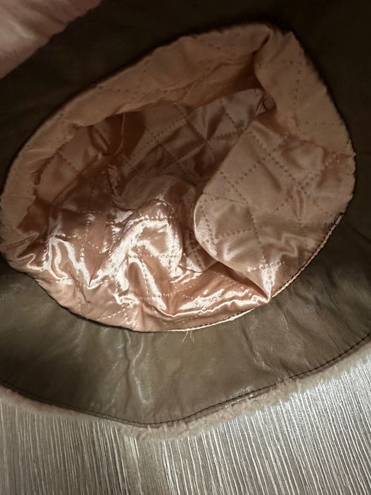 Зимна шапка идиотка бежева