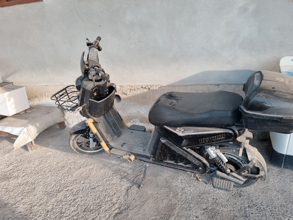 Revion skuter sotiladi