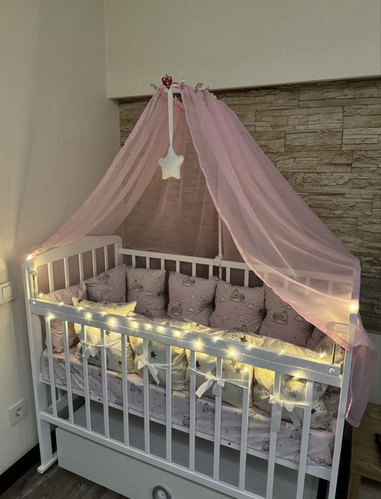 Детская кровать с полным комлектом! Матрас и бортики-подушки, балдахин