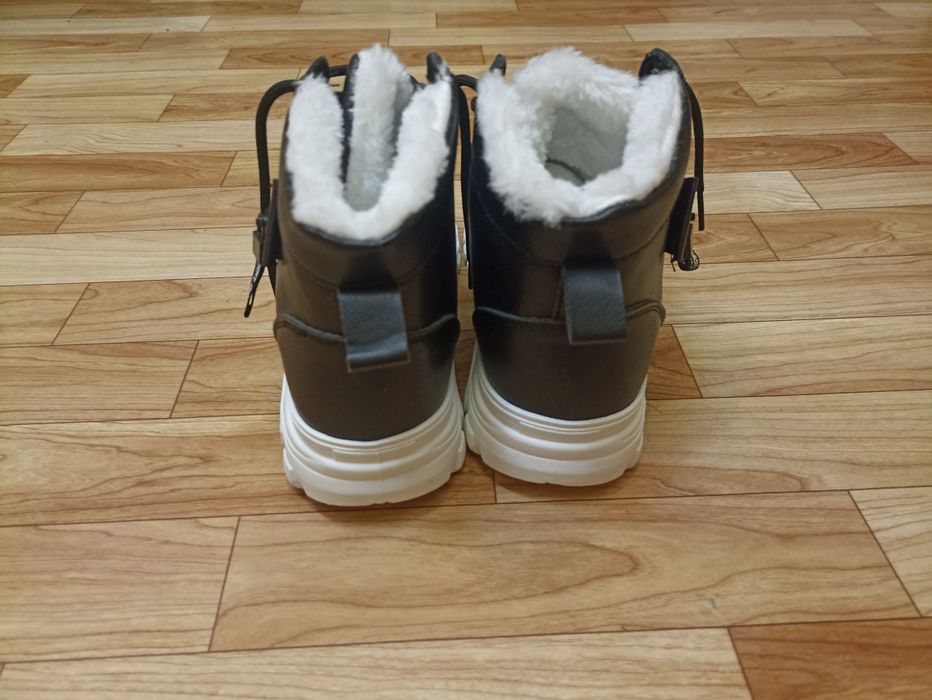 Зимние женские ботинки