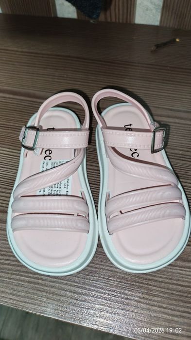 Сандалии на девочку новые