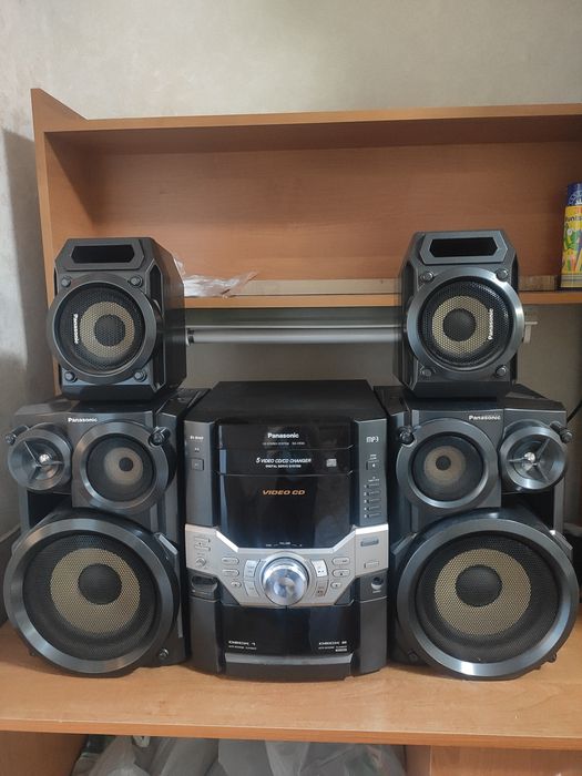 Продам музцентр Philips