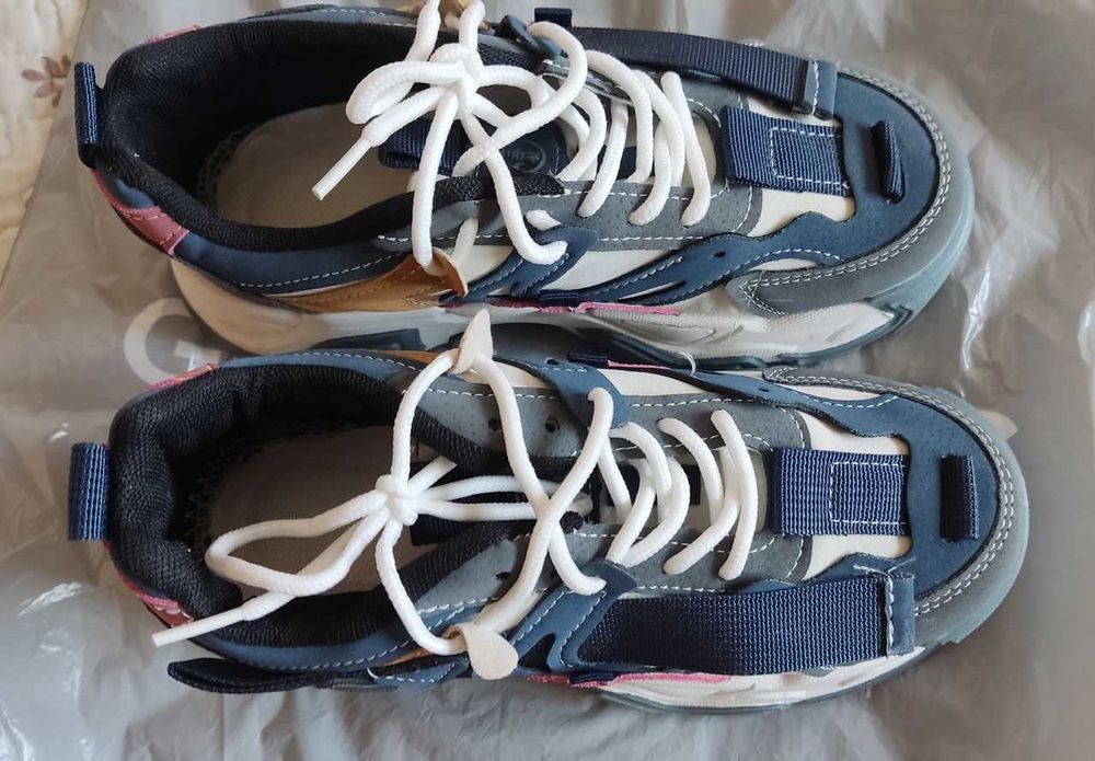 Кроссовки для девочки