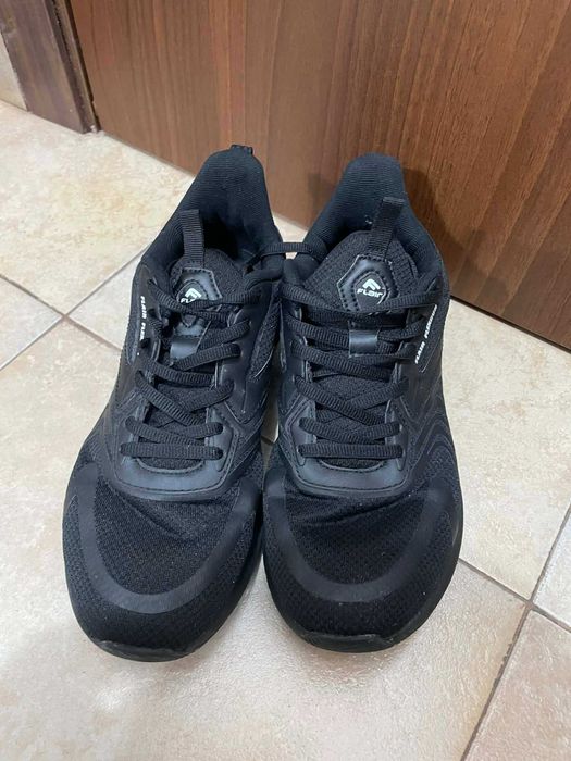 Продавам маратонки FLAIR