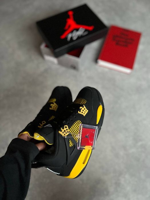 Air Jordan 4 Retro “Yellow Thunder”