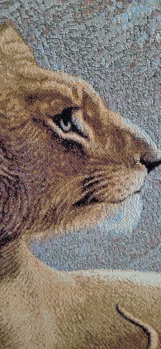 Продается картина "Львица с львятами"