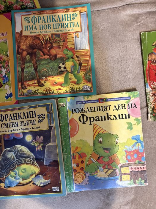Много запазени детски книжки!