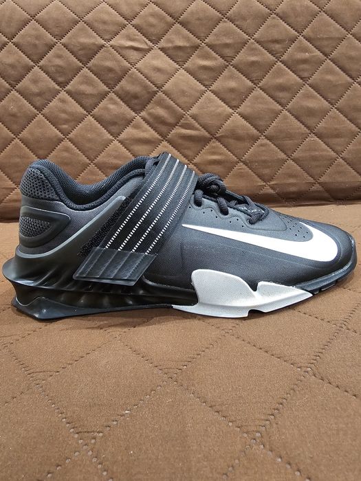 Nike Savaleos  negru cu alb