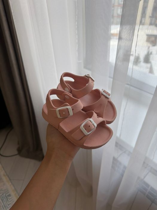 Продам сандалии garvalin