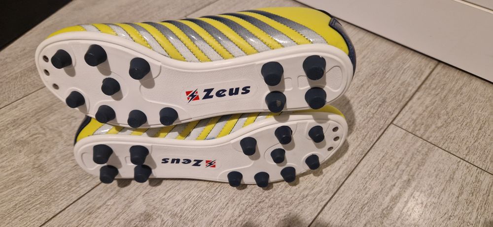 Ghete fotbal Zeus Marime 40 noi