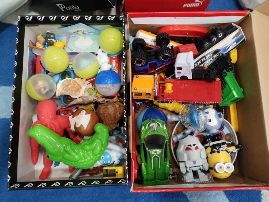 Кашон с  много играчки