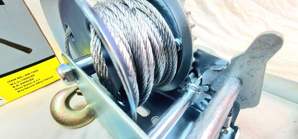 Ръчна лебедка с манивела и блокаж, товароподемност 450кг, въже-7м