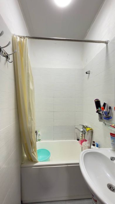 Chilonzor oq tepada kvartira sotuvda