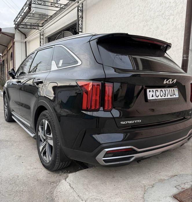 Kia Sorento Full pozitsiya 2023-yil. 3.5 motorli. Kraska toza.