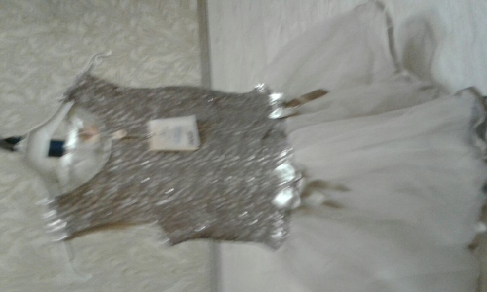 Продам платья новые для девочек