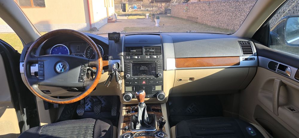 Vand Touareg sau schimb cu suv mai nou .