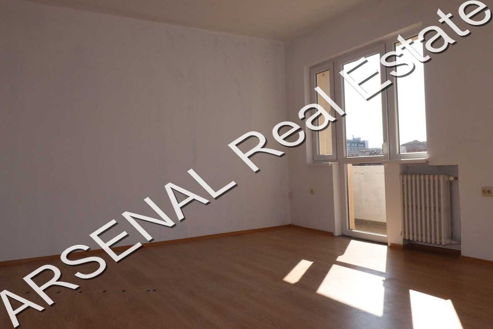 Дава се под наем Офис в София, Център - 36 кв.м за 250 € - Снимка #2