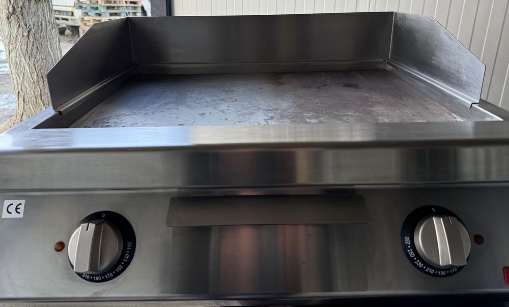 Vand plita electrica noua