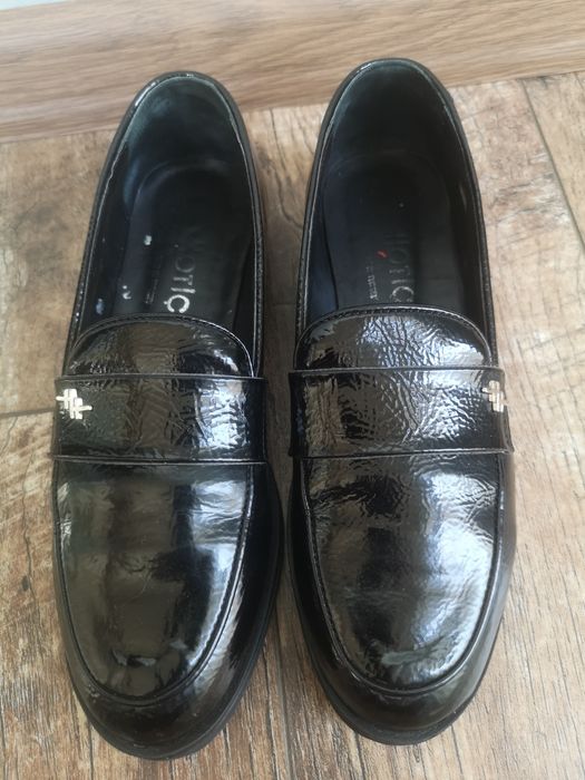 Обувки естествен лак, номер 35.5