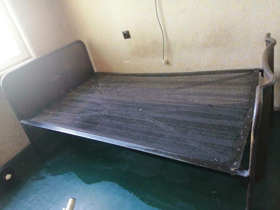 Легло с метални страници /табли /