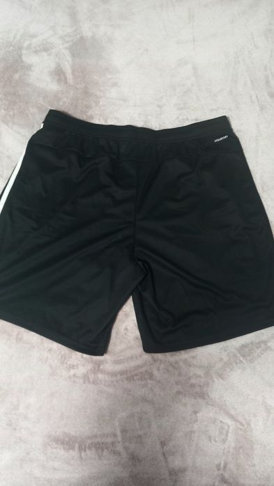 Pantaloni Adidas Scurti cu Eticheta