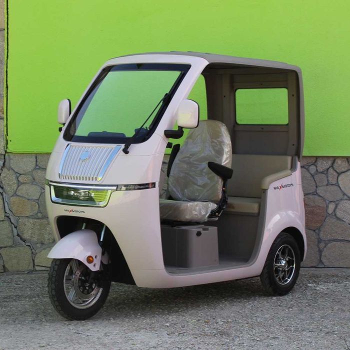 Триместна електрическа триколка Max Motors LUXURY BUS Ivori White