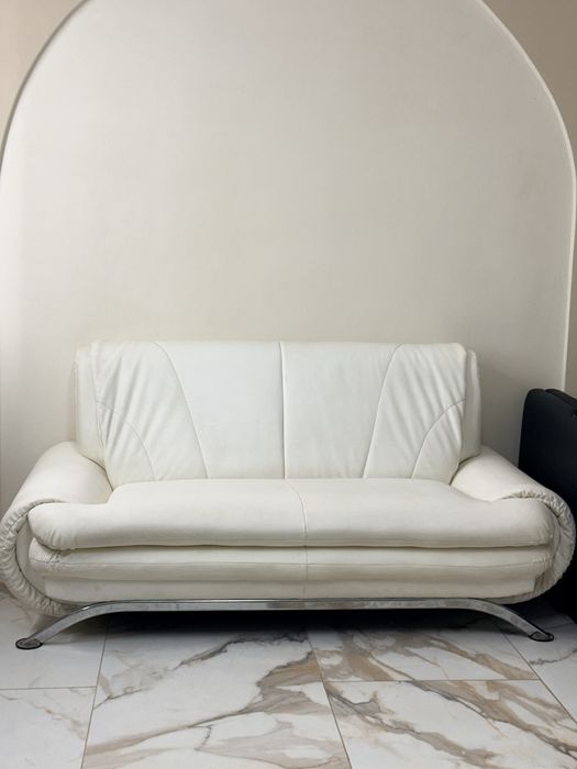 Canapea piele alba