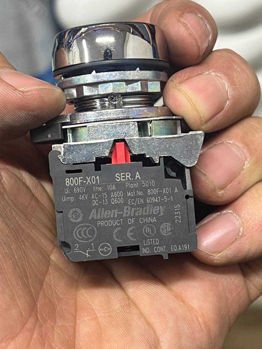 Кнопка запуска / остановки с подсветкой