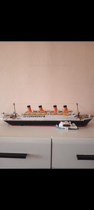 Vând Lego Titanic