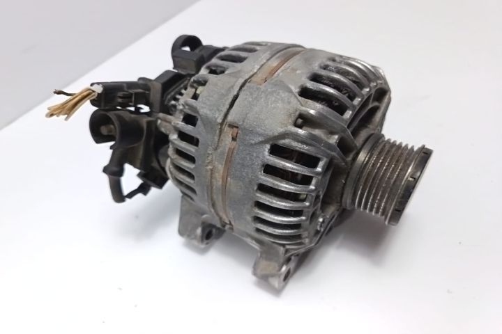 Alternator  1.6 HDI 9646321880 Peugeot 307 prima generatie