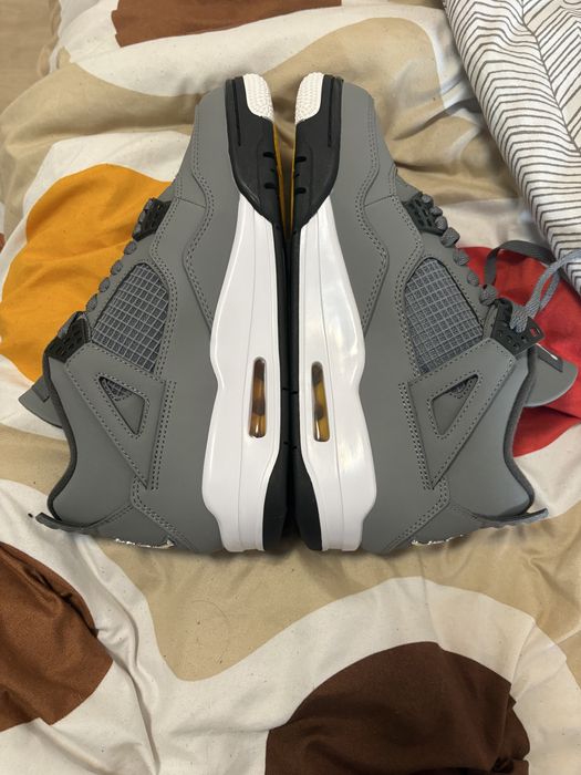 Air Jordan 4