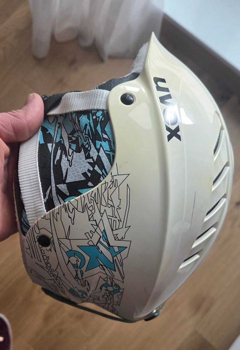 Детска ски каска Uvex, размер 52см