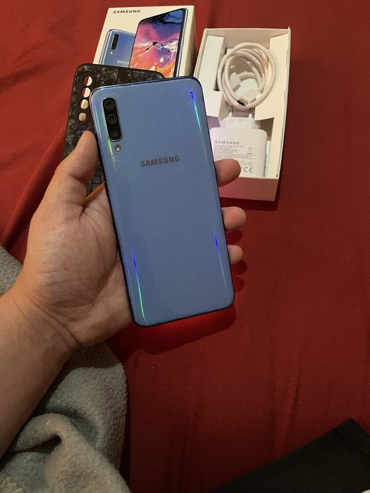 Самсунг А70. 128 Gb