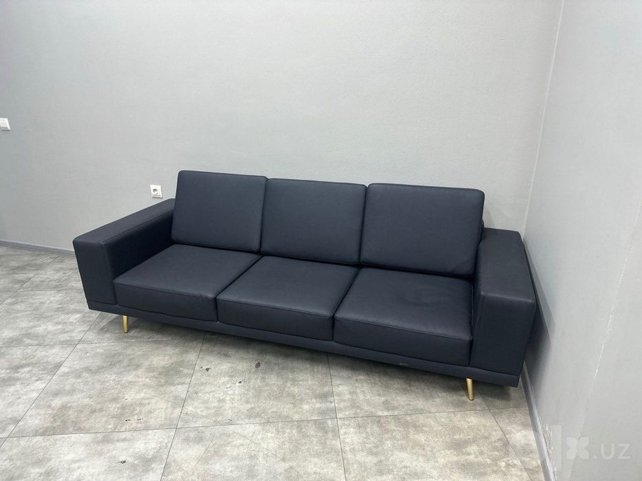 Продается б/у Диван офисный 3х местный, производитель Ergo Mebel