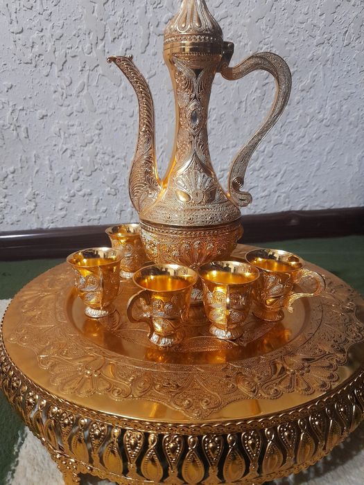 Кувшин с рюмками